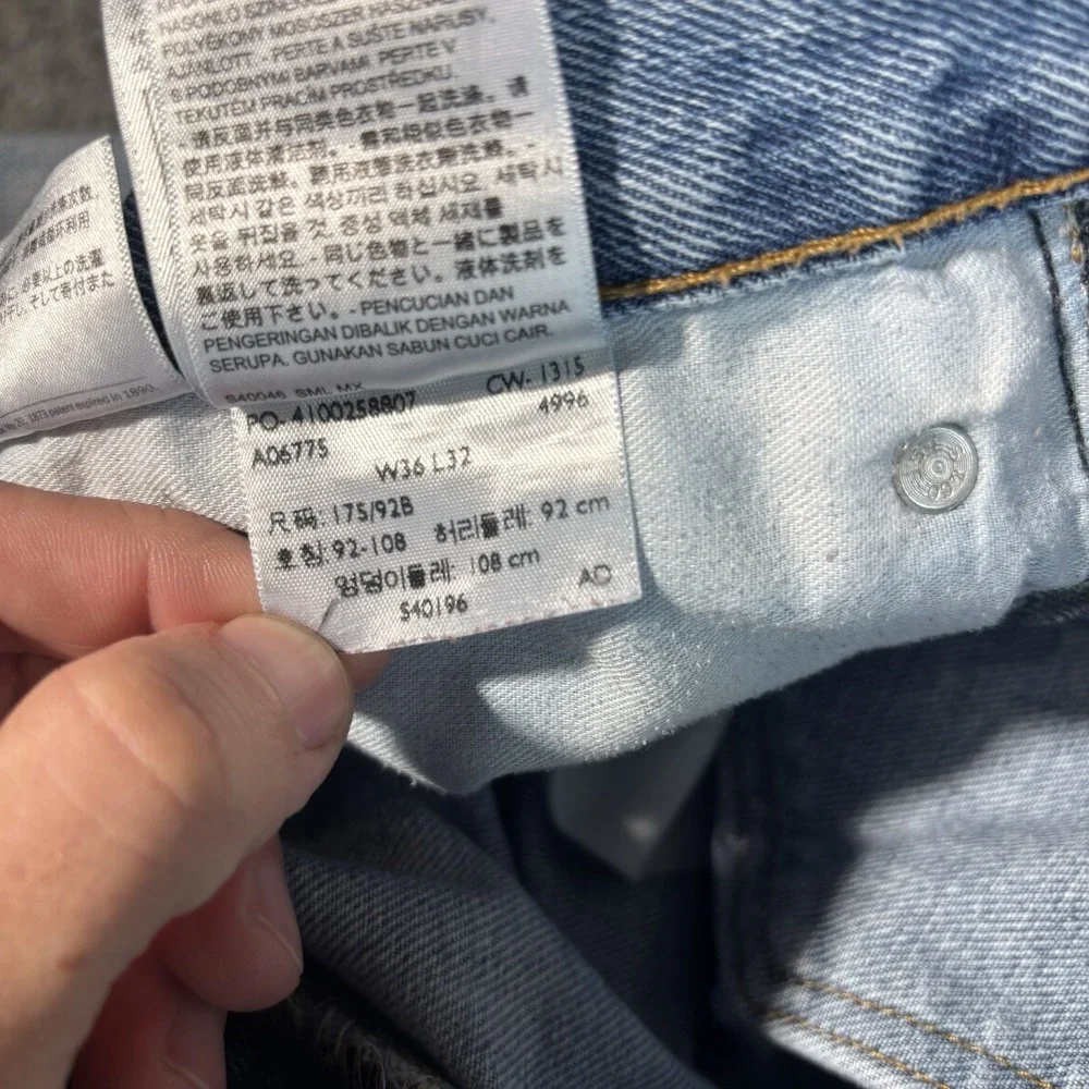 Levi's 505 Jeans Mens‎ 36x32 Straight Leg Light Wash Distressed Faded Blue Denim
